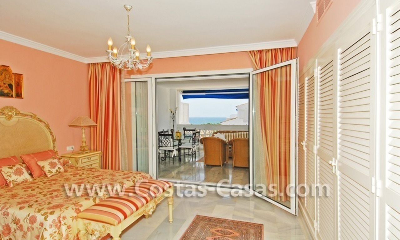 Luxe appartement te koop in een eerstelijnstrand luxe complex in Puerto Banus te Marbella 6