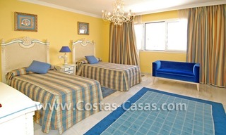 Luxe appartement te koop in een eerstelijnstrand luxe complex in Puerto Banus te Marbella 9