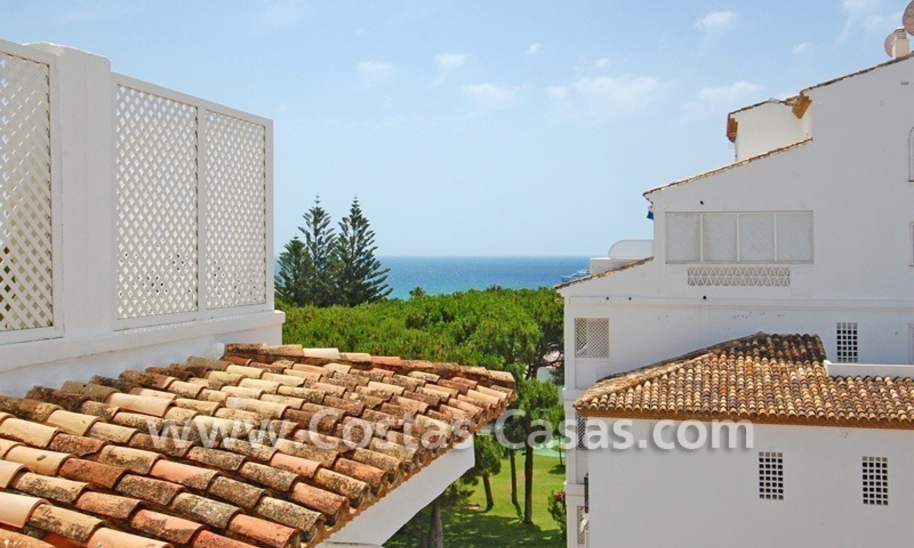 Luxe appartement te koop in een eerstelijnstrand luxe complex in Puerto Banus te Marbella 2