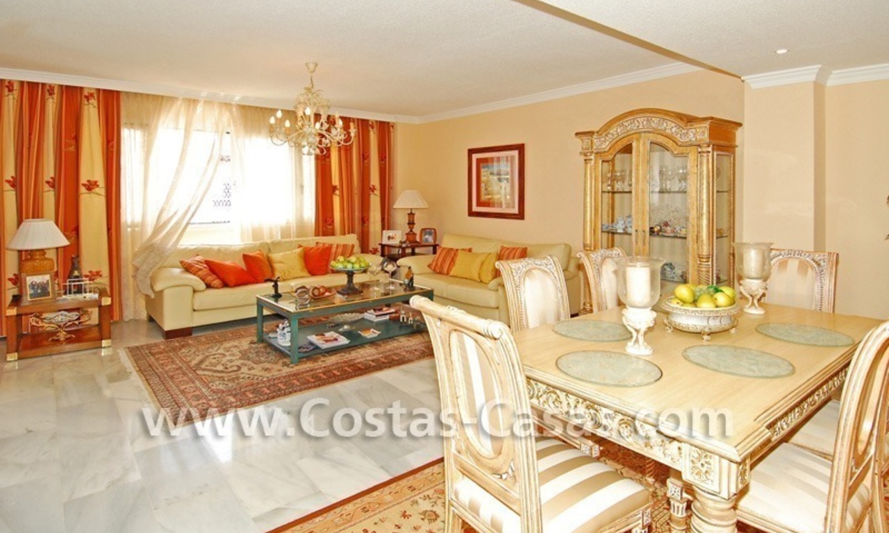 Luxe appartement te koop in een eerstelijnstrand luxe complex in Puerto Banus te Marbella 4