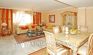 Luxe appartement te koop in een eerstelijnstrand luxe complex in Puerto Banus te Marbella 4