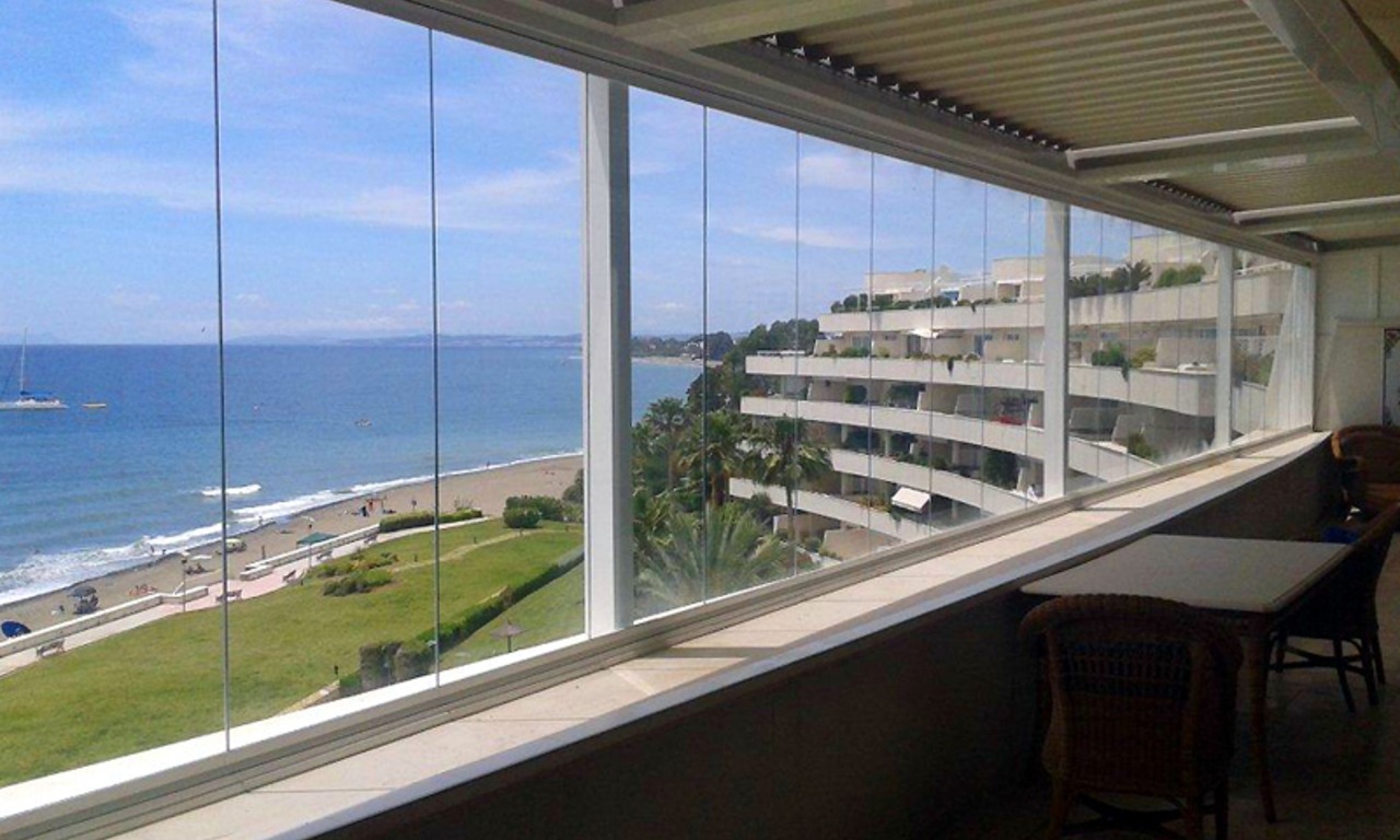 Ruim dubbel penthouse appartement te koop, eerstelijnstrand, tussen Marbella en Estepona 2