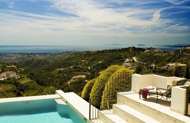 Luxe villa te koop in een exclusief golfresort in het gebied van Marbella - Benahavis