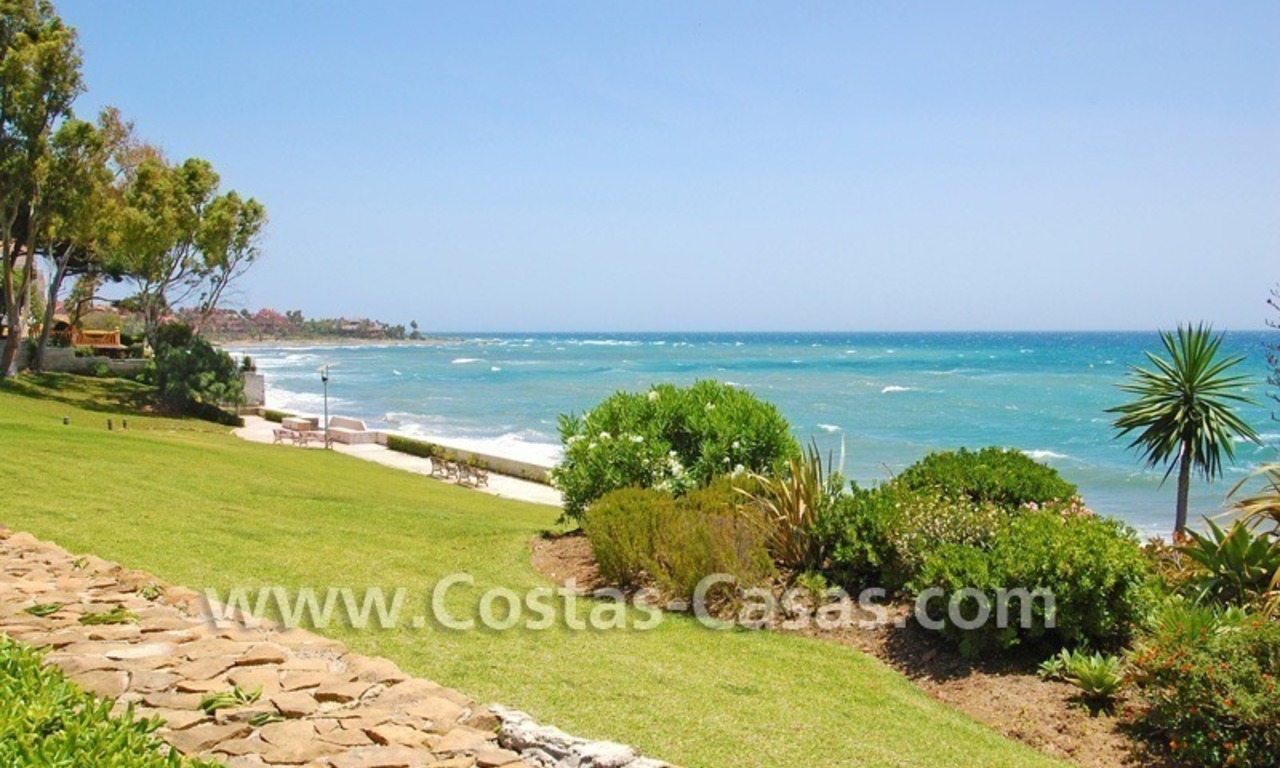 Appartement te koop direct aan het strand aan de New Golden Mile tussen Marbella en Estepona centrum 4