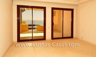 Luxe eerstelijnstrand appartement te koop, strandcomplex, New Golden Mile, Marbella - Estepona 11
