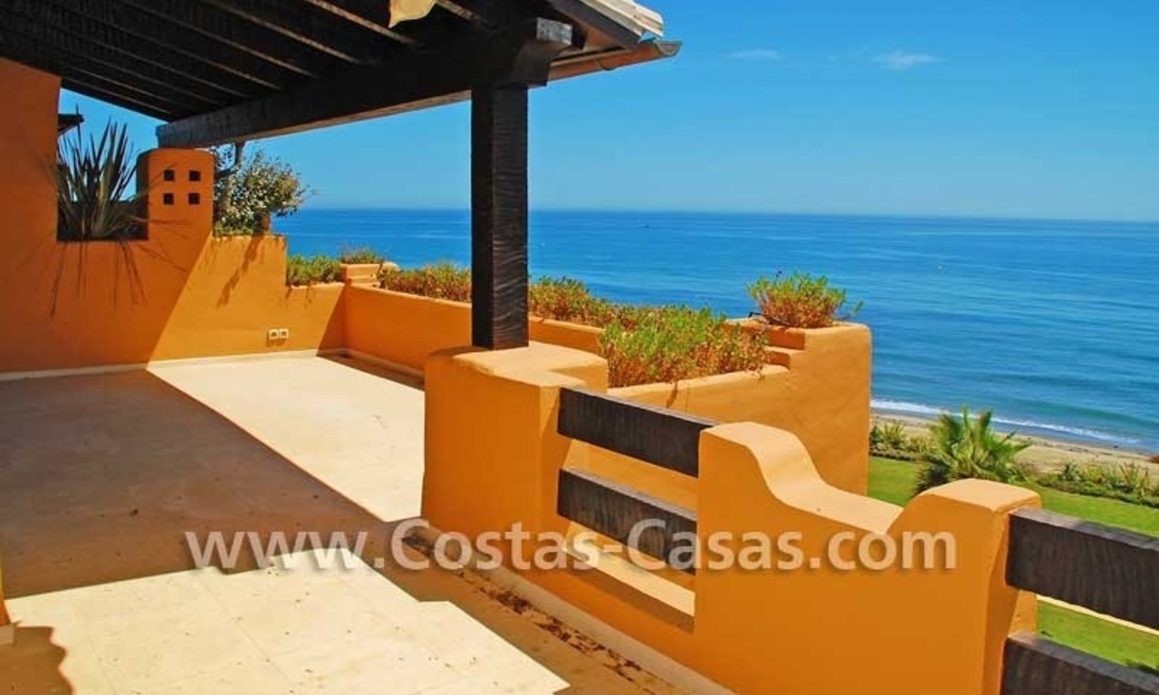 Luxe eerstelijnstrand appartement te koop, strandcomplex, New Golden Mile, Marbella - Estepona 4