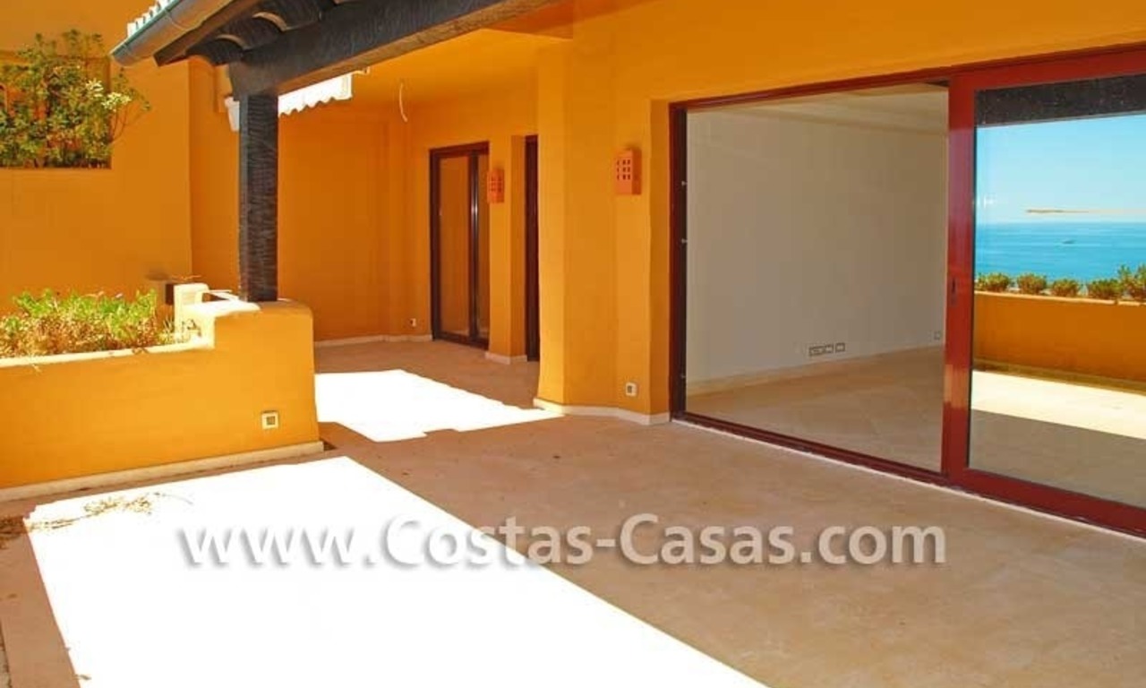 Luxe eerstelijnstrand appartement te koop, strandcomplex, New Golden Mile, Marbella - Estepona 5