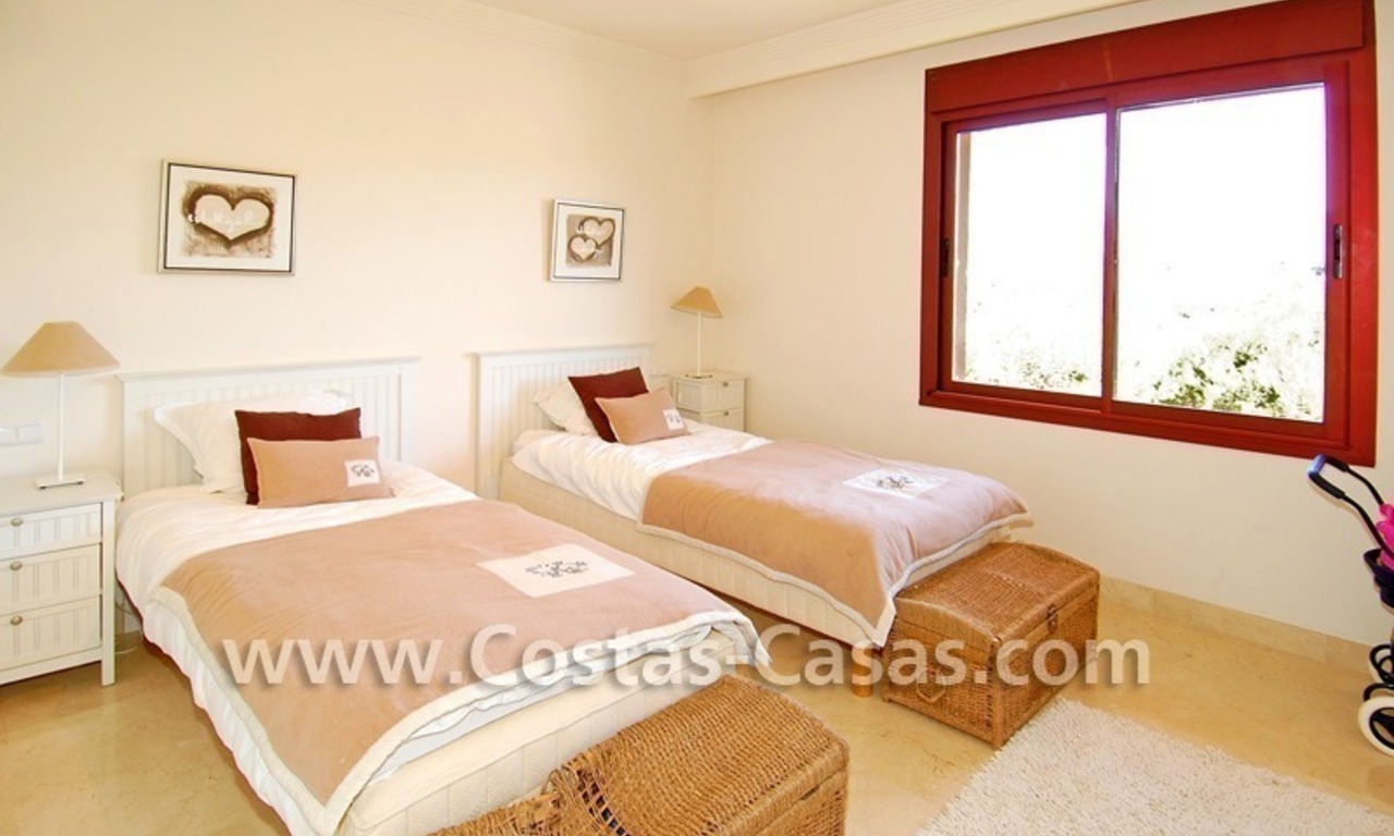 Luxe 4 slaapkamer penthouse appartement te koop dichtbij het strand in Marbella 17