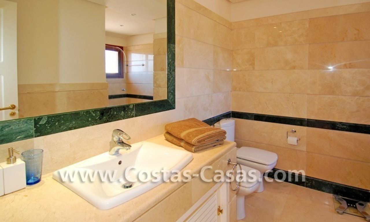 Luxe 4 slaapkamer penthouse appartement te koop dichtbij het strand in Marbella 20