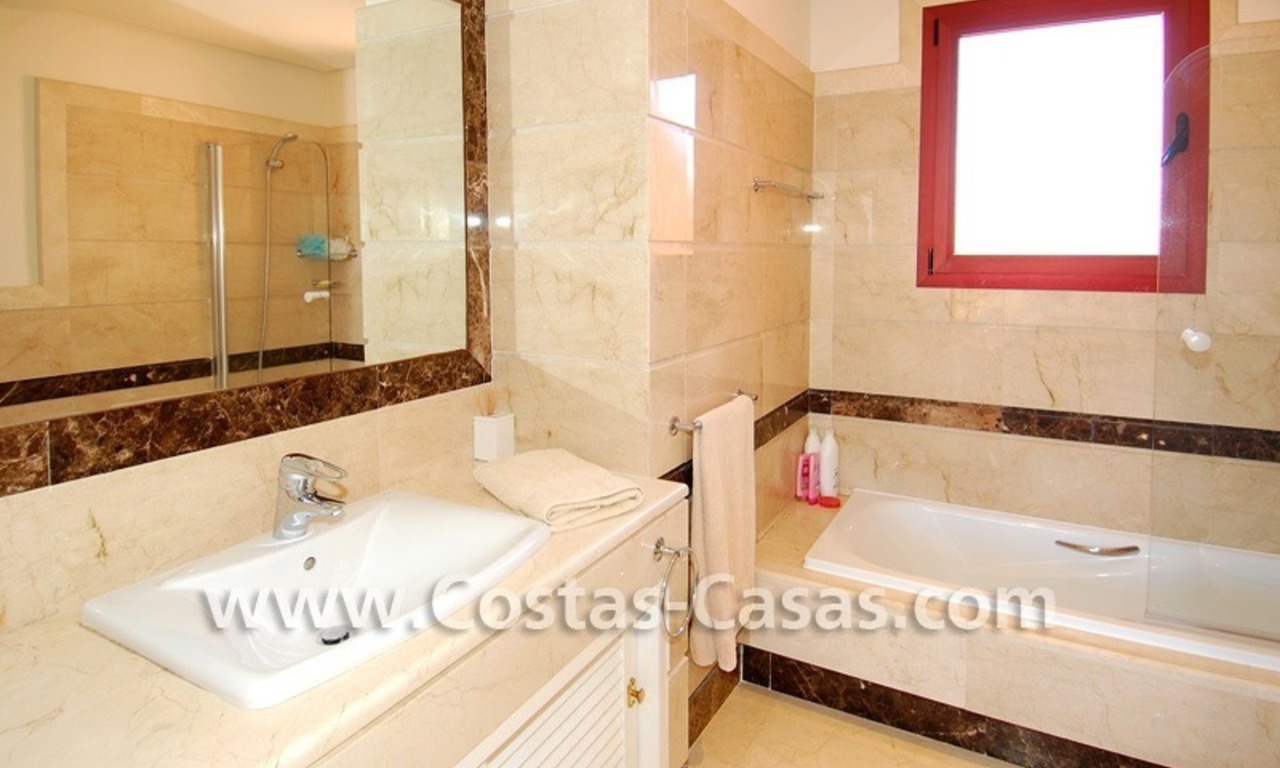 Luxe 4 slaapkamer penthouse appartement te koop dichtbij het strand in Marbella 21