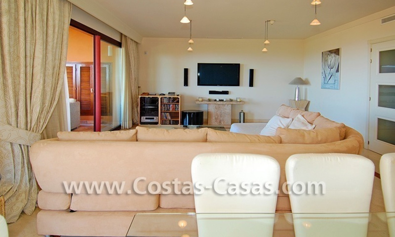 Luxe 4 slaapkamer penthouse appartement te koop dichtbij het strand in Marbella 11