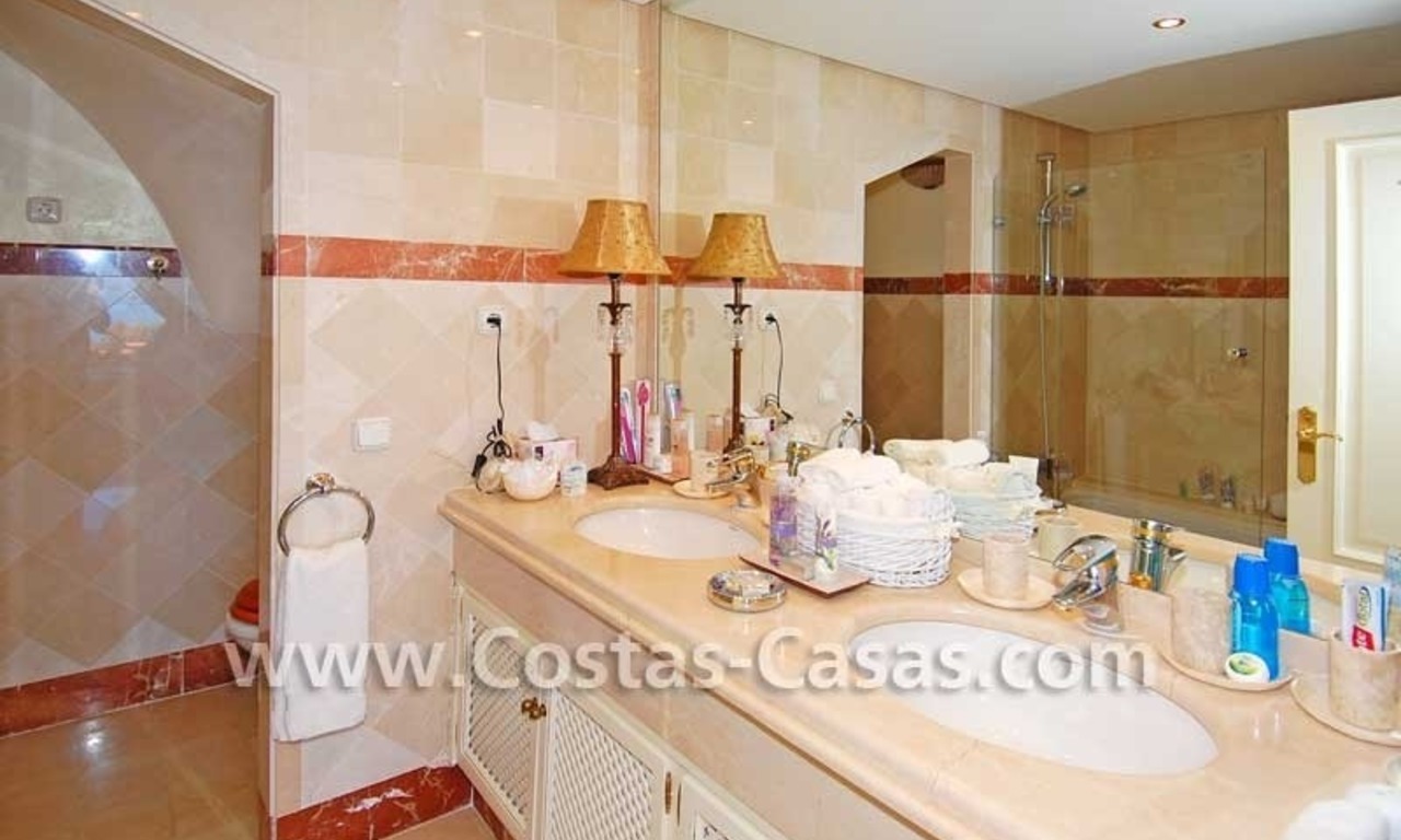 Luxe eerstelijnstrand penthouse appartement te koop, exclusief strand complex, New Golden Mile Marbella - Estepona 18