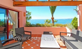 Luxe eerstelijnstrand penthouse appartement te koop, exclusief strand complex, New Golden Mile Marbella - Estepona 2