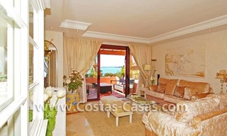 Luxe eerstelijnstrand penthouse appartement te koop, exclusief strand complex, New Golden Mile Marbella - Estepona 9