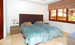 Luxe eerstelijnstrand begane grond appartement te koop in een exclusief strand complex, New Golden Mile tussen Puerto Banus - Marbella en Estepona centrum 10
