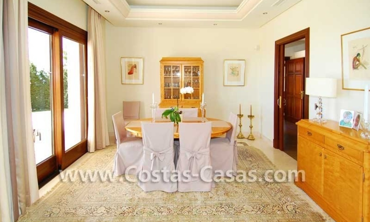 Luxe villa te koop in een exclusief golfresort, New Golden Mile, Marbella - Benahavis - Estepona 14