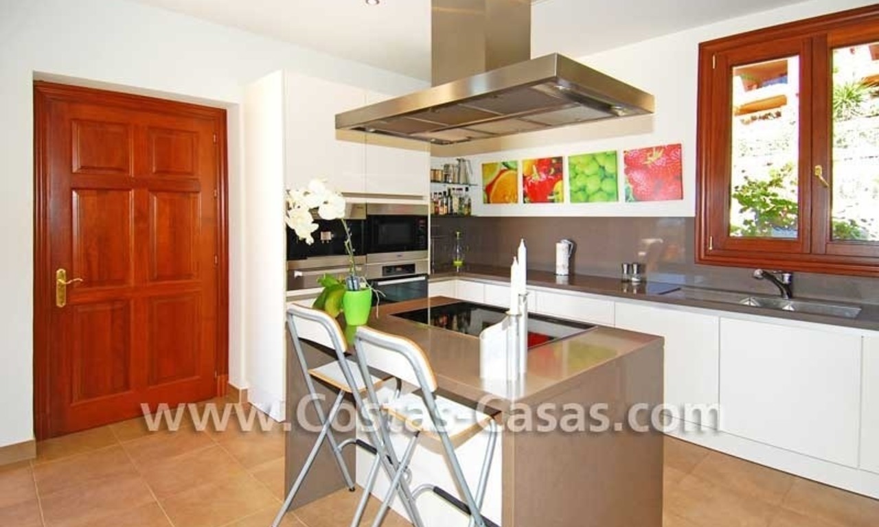 Luxe villa te koop in een exclusief golfresort, New Golden Mile, Marbella - Benahavis - Estepona 15