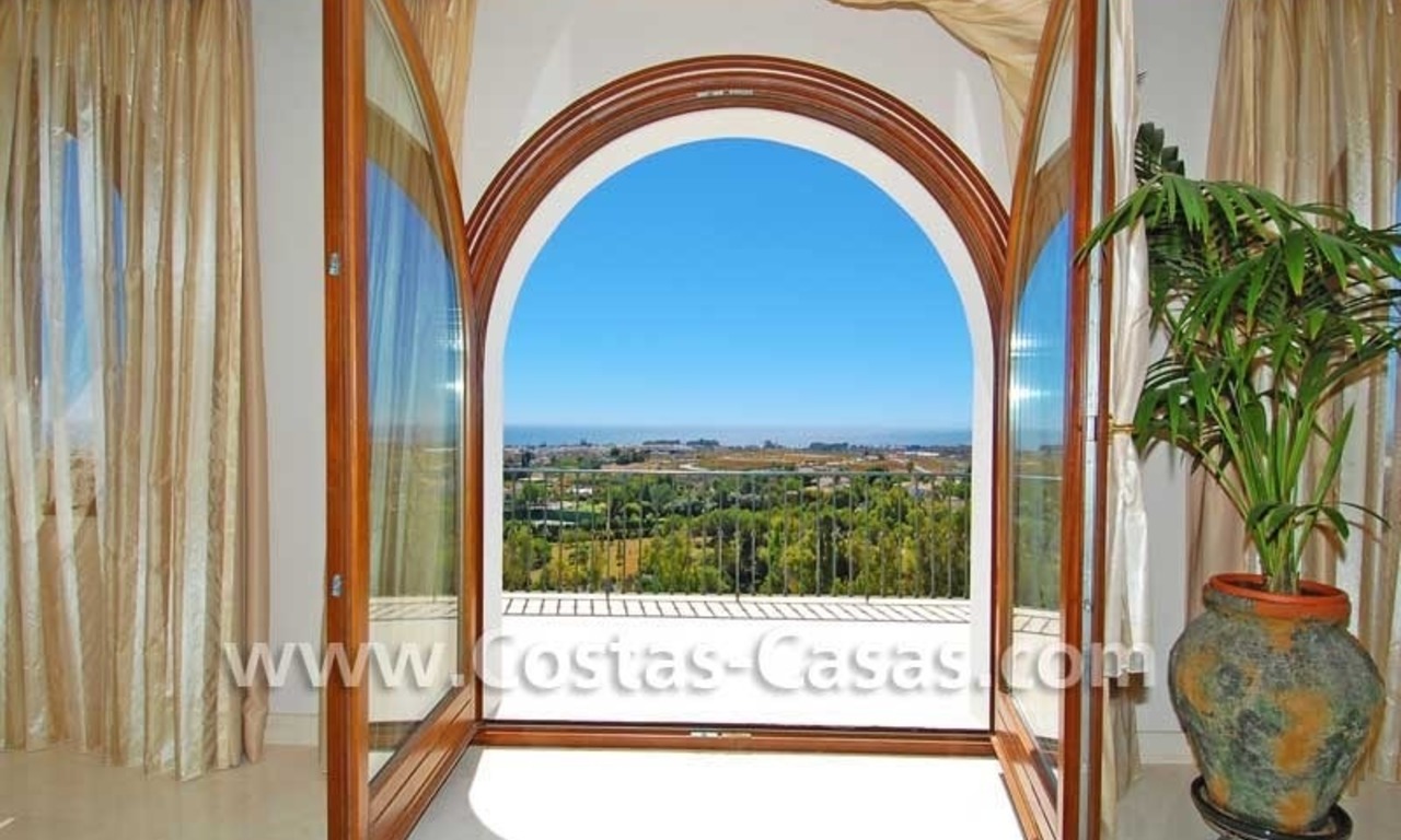 Luxe villa te koop in een exclusief golfresort, New Golden Mile, Marbella - Benahavis - Estepona 17