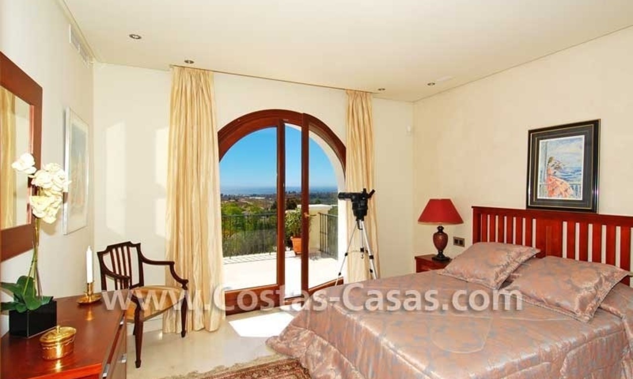 Luxe villa te koop in een exclusief golfresort, New Golden Mile, Marbella - Benahavis - Estepona 19