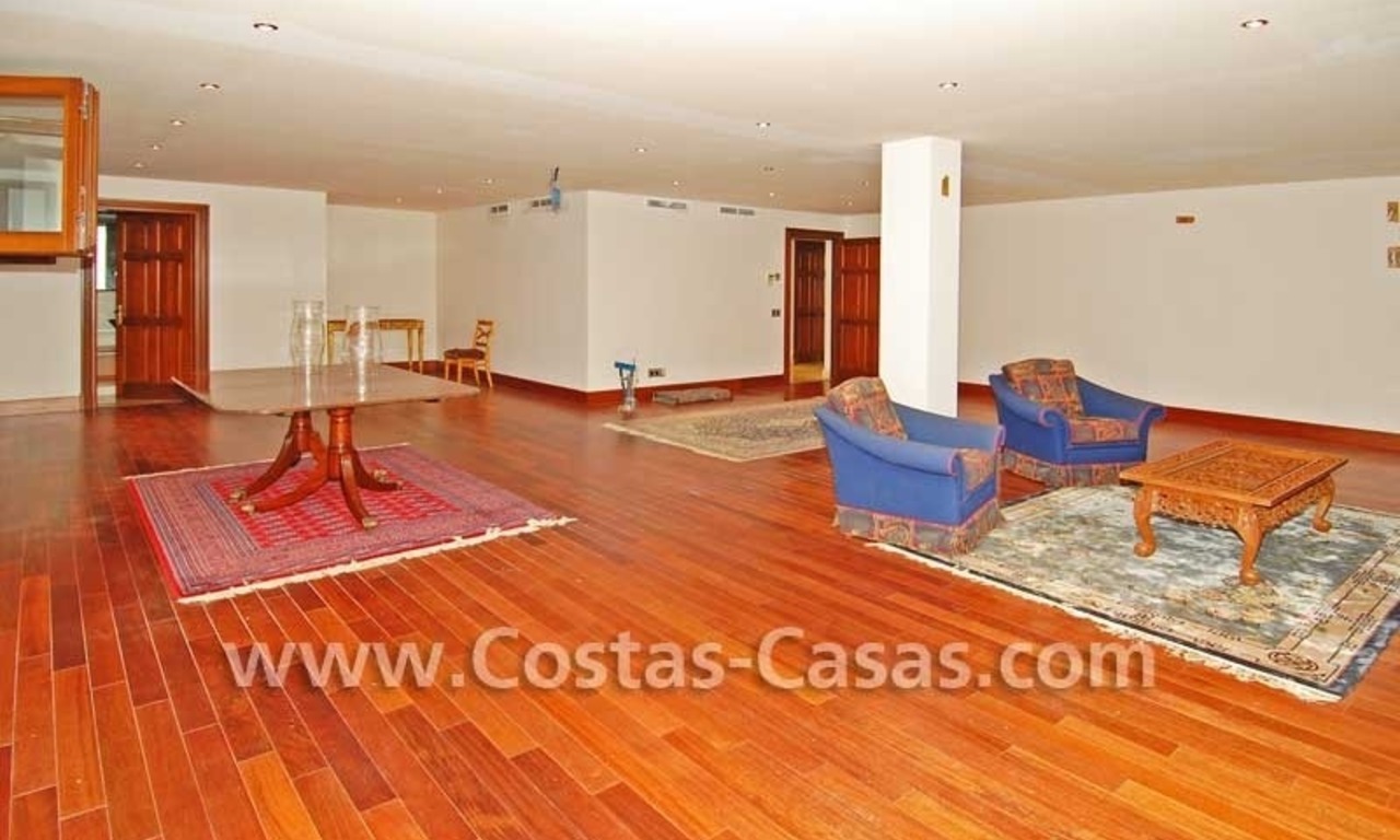 Luxe villa te koop in een exclusief golfresort, New Golden Mile, Marbella - Benahavis - Estepona 30