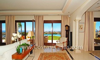 Luxe villa te koop in een exclusief golfresort, New Golden Mile, Marbella - Benahavis - Estepona 11