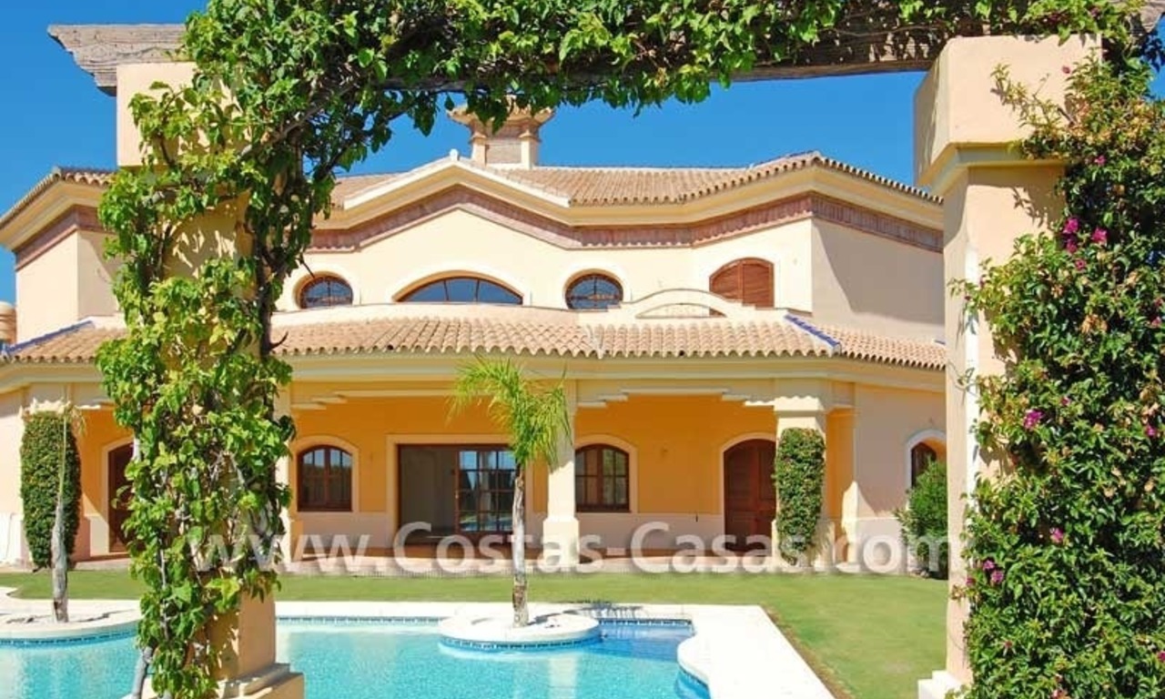 Nieuwe luxe Andalusische stijl villa te koop, exclusief golfresort, New Golden Mile, Marbella - Benahavis - Estepona 2
