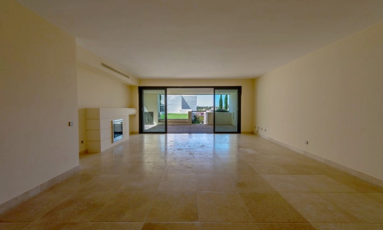 Moderne stijl luxe appartement te koop op golfresort, Marbella - Benahavis 1