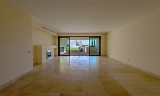 Moderne stijl luxe appartement te koop op golfresort, Marbella - Benahavis 1