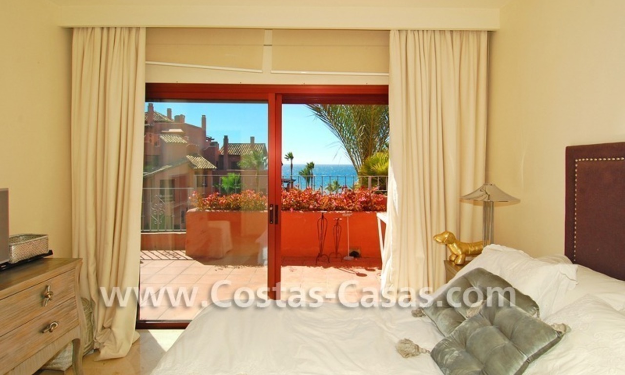Luxe penthouse appartement te koop in een eerstelijnstrand complex, New Golden Mile, Marbella - Estepona 7