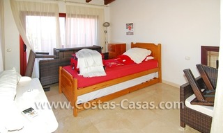 Luxe penthouse appartement te koop in een eerstelijnstrand complex, New Golden Mile, Marbella - Estepona 10