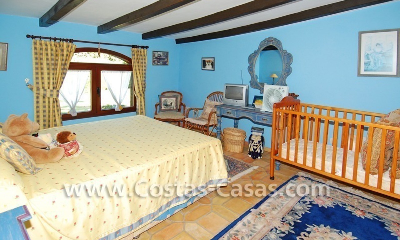 Rustieke bungalow villa te koop, New Golden Mile tussen Puerto Banus - Marbella, Benahavis en Estepona centrum. 22