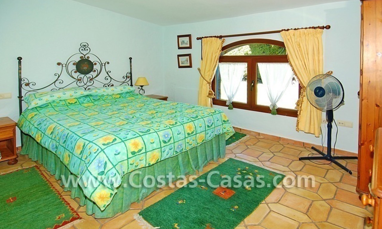 Rustieke bungalow villa te koop, New Golden Mile tussen Puerto Banus - Marbella, Benahavis en Estepona centrum. 23