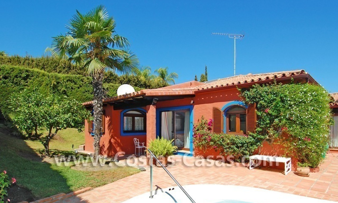 Rustieke bungalow villa te koop, New Golden Mile tussen Puerto Banus - Marbella, Benahavis en Estepona centrum. 6