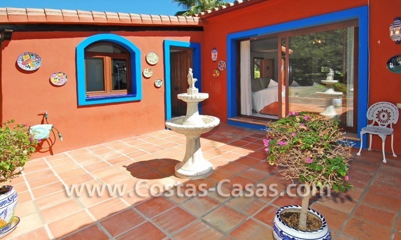 Rustieke bungalow villa te koop, New Golden Mile tussen Puerto Banus - Marbella, Benahavis en Estepona centrum. 9