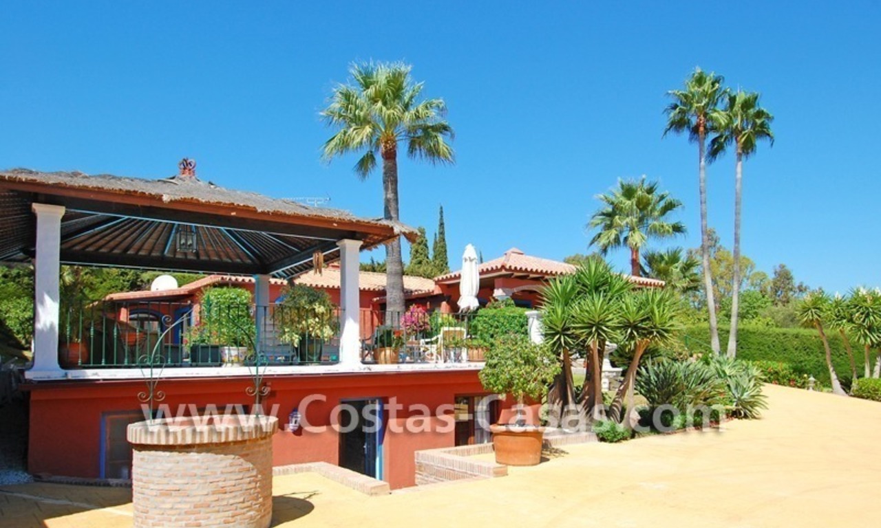 Rustieke bungalow villa te koop, New Golden Mile tussen Puerto Banus - Marbella, Benahavis en Estepona centrum. 13