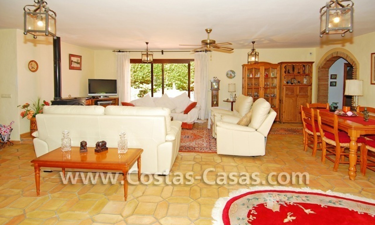 Rustieke bungalow villa te koop, New Golden Mile tussen Puerto Banus - Marbella, Benahavis en Estepona centrum. 14