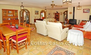 Rustieke bungalow villa te koop, New Golden Mile tussen Puerto Banus - Marbella, Benahavis en Estepona centrum. 16