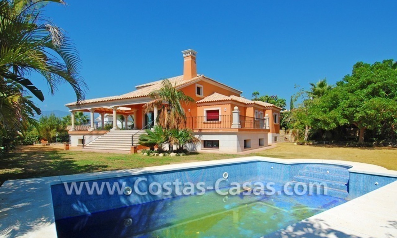 Nieuwe luxe villa te koop gelegen op een exclusief golfresort,tussen Marbella, Benahavis en Estepona centrum 0