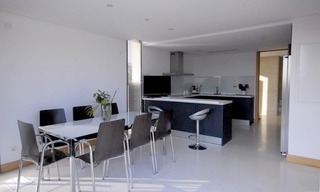 Moderne villa te koop, eerstelijnstrand in Marbella 5