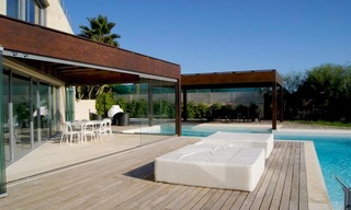 Moderne villa te koop, eerstelijnstrand in Marbella 3