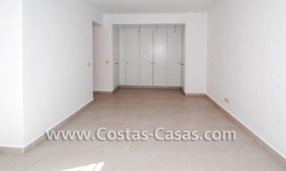 Koopje! Ruim en gerenoveerd appartement te koop nabij Puerto Banus in Nueva Andalucia te Marbella 8