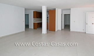 Koopje! Ruim en gerenoveerd appartement te koop nabij Puerto Banus in Nueva Andalucia te Marbella 6