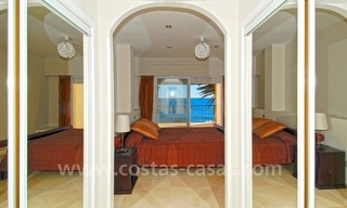 Eerstelijnstrand penthouse appartement te koop op de New Golden Mile tussen Marbella en Estepona 14