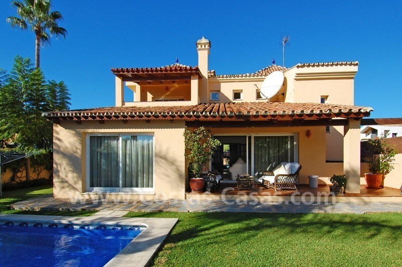 Koopje! Villa te koop in Nueva Andalucia te Marbella op loopafstand van het strand en Puerto Banus