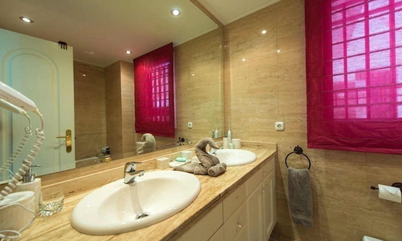 Eerstelijnstrand appartement te koop op de Golden Mile in Marbella 10