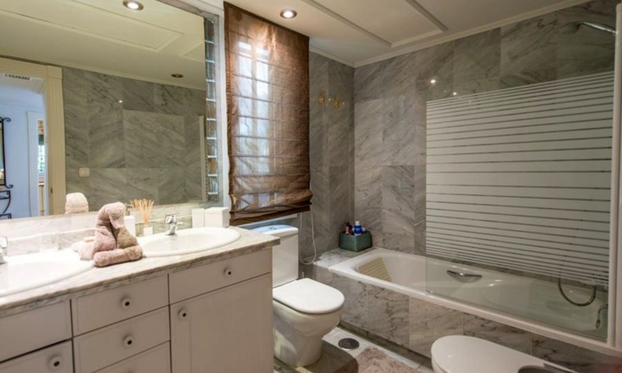 Eerstelijnstrand appartement te koop op de Golden Mile in Marbella 11