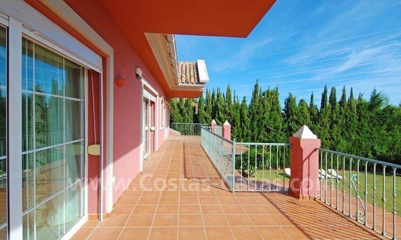 Luxe villa te koop in klassieke stijl in Nueva Andalucia te Marbella 6