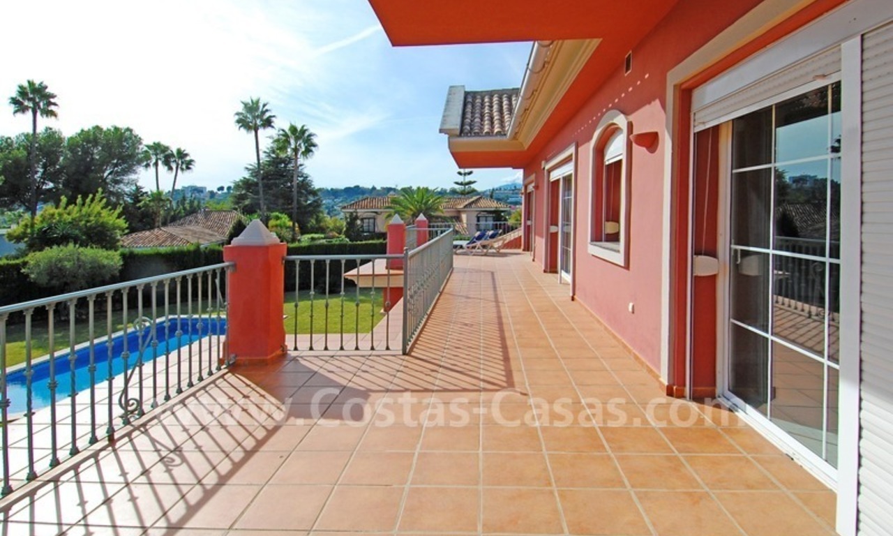 Luxe villa te koop in klassieke stijl in Nueva Andalucia te Marbella 7