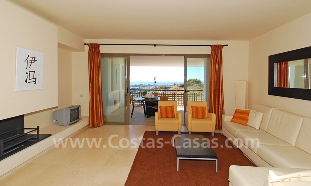Moderne stijl ruim golf appartement te koop, 5*golfresort, Marbella – Benahavis – Estepona 0