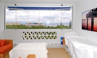 Uniek eerstelijnstrand luxe appartement te koop in Puerto Banus te Marbella 2
